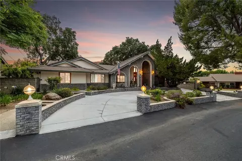 1146 Sandhurst Ln, La Verne, CA 91750