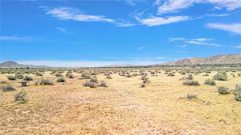 1 Ocotilla Rd, Apple Valley, CA 92307