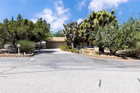 14734 Melbourne Ave, Hesperia, CA 92345