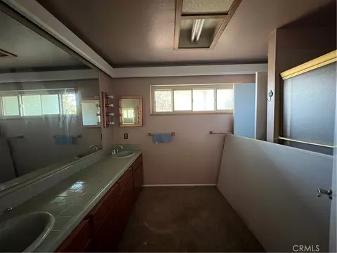 Bath - 30643 Scott Rd, Menifee, CA 92584 photo 1 of 2