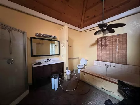 Bath - 30643 Scott Rd, Menifee, CA 92584 photo 2 of 2
