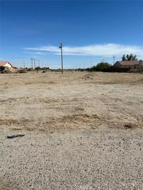 2045 Desert Cir, Thermal, CA 92274