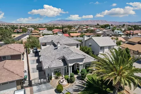 12865 Amberwood Ln, Victorville, CA 92395