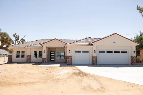 12409 Pawnee Rd, Apple Valley, CA 92308