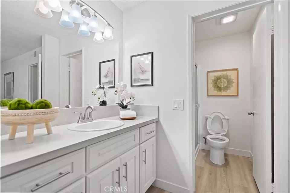 Bath - 23222 Orange Ave #7, Lake Forest, CA 92630 photo 1 of 2