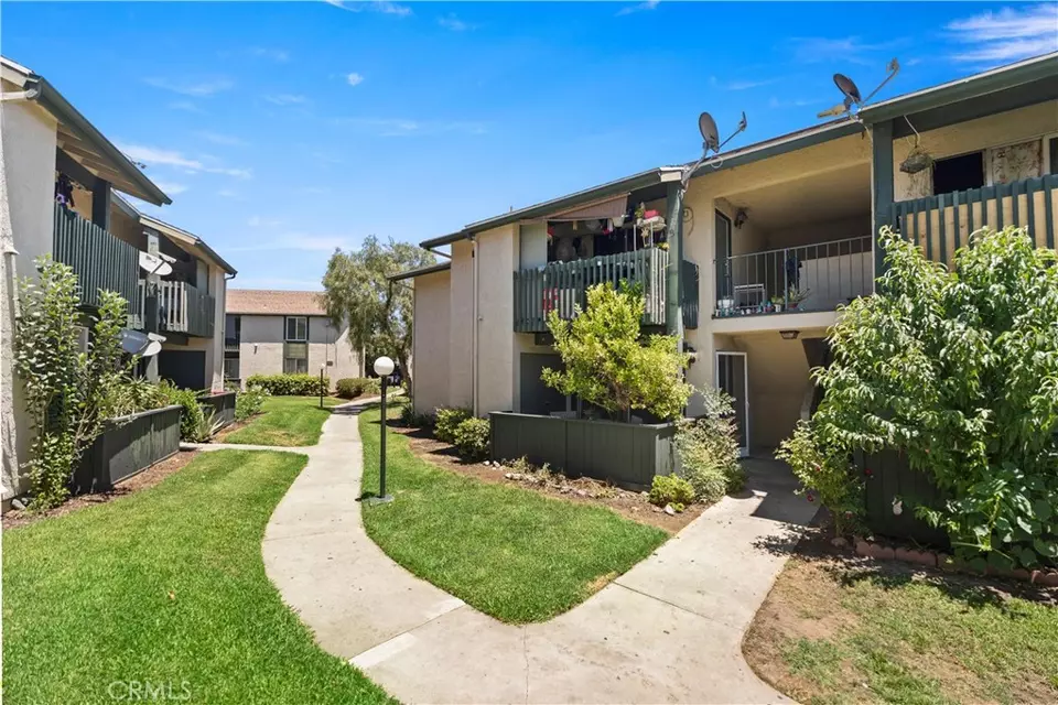 Exterior - 23222 Orange Ave #7, Lake Forest, CA 92630 photo 1 of 3