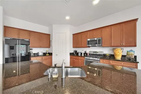 Kitchen - 322 Forked Run, Beaumont, CA 92223 photo 5 of 5