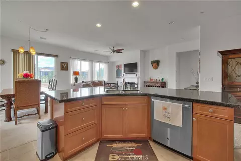 Kitchen - 322 Forked Run, Beaumont, CA 92223 photo 4 of 5
