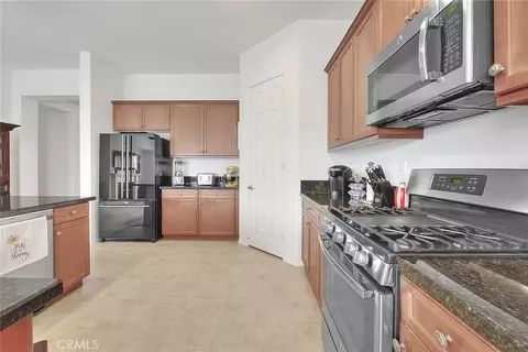 Kitchen - 322 Forked Run, Beaumont, CA 92223 photo 3 of 5