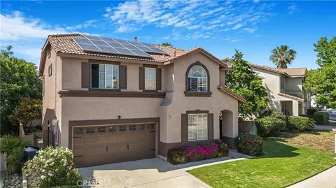 5794 Bay Hill Ln, Fontana, CA 92336