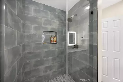 Bath - 5495 Summit Dr, Wrightwood, CA 92397 photo 3 of 5