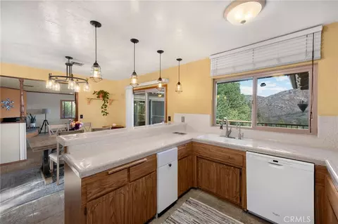 Kitchen - 5495 Summit Dr, Wrightwood, CA 92397 photo 3 of 6