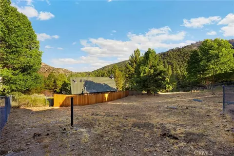 Exterior - 5495 Summit Dr, Wrightwood, CA 92397 photo 13 of 14