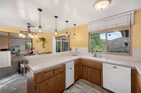 Kitchen - 5495 Summit Dr, Wrightwood, CA 92397 photo 2 of 6