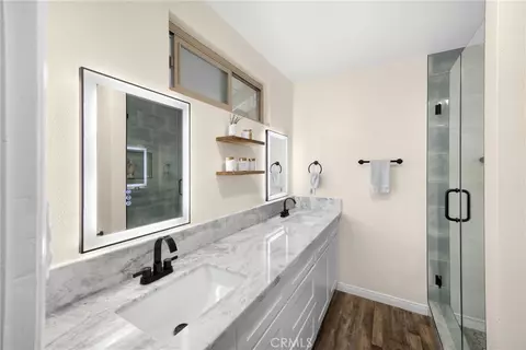 Bath - 5495 Summit Dr, Wrightwood, CA 92397 photo 2 of 5