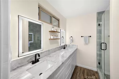 Bath - 5495 Summit Dr, Wrightwood, CA 92397 photo 2 of 5