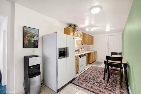Kitchen - 5495 Summit Dr, Wrightwood, CA 92397 photo 4 of 6