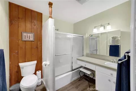 Bath - 5495 Summit Dr, Wrightwood, CA 92397 photo 1 of 5