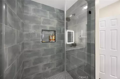 Bath - 5495 Summit Dr, Wrightwood, CA 92397 photo 3 of 5