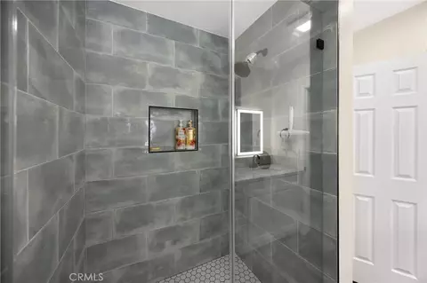 Bath - 5495 Summit Dr, Wrightwood, CA 92397 photo 3 of 5