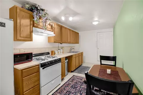 Kitchen - 5495 Summit Dr, Wrightwood, CA 92397 photo 5 of 6