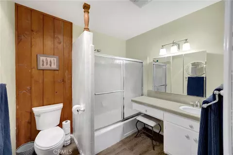 Bath - 5495 Summit Dr, Wrightwood, CA 92397 photo 1 of 5