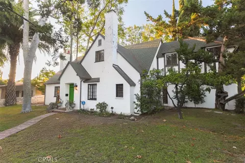 425 W 10th St, Claremont, CA 91711