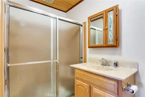 Bath - 24514 Albrun, Crestline, CA 92325 photo 2 of 3