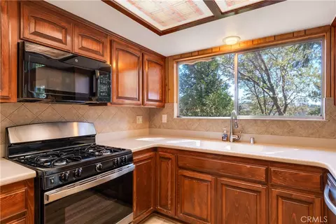 Kitchen - 24514 Albrun, Crestline, CA 92325 photo 2 of 2