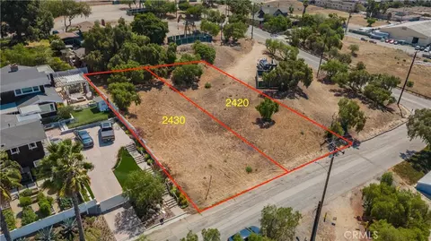 2420 Gaviota Ave, Signal Hill, CA 90755