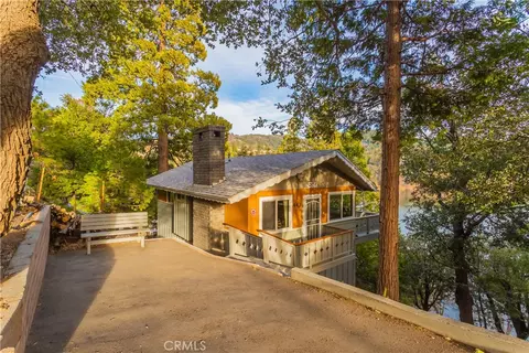 441 Zermatt Dr, Crestline, CA 92325