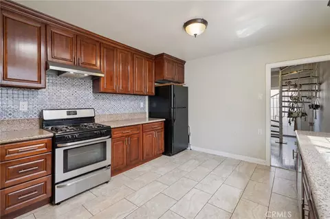 Kitchen - 1211 E Leigh Ct, Long Beach, CA 90806 photo 4 of 4