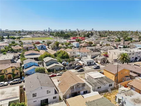 View/Area - 1211 E Leigh Ct, Long Beach, CA 90806 photo 6 of 9