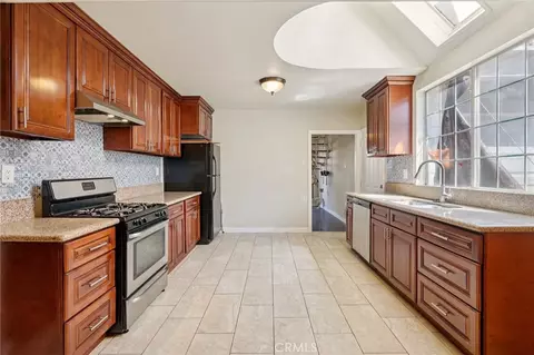 Kitchen - 1211 E Leigh Ct, Long Beach, CA 90806 photo 2 of 4