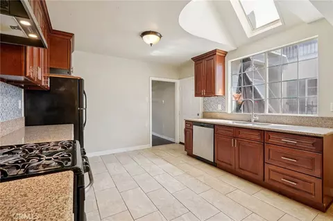 Kitchen - 1211 E Leigh Ct, Long Beach, CA 90806 photo 3 of 4