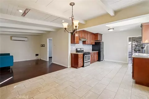 Living - 1211 E Leigh Ct, Long Beach, CA 90806 photo 1 of 6