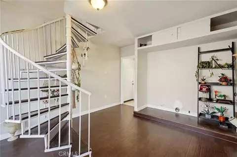 Living - 1211 E Leigh Ct, Long Beach, CA 90806 photo 5 of 6