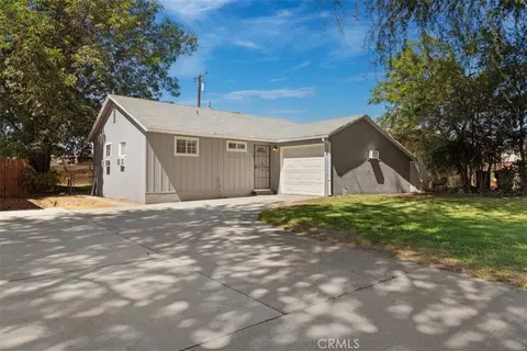 2386 Roxbury Dr, San Bernardino, CA 92404