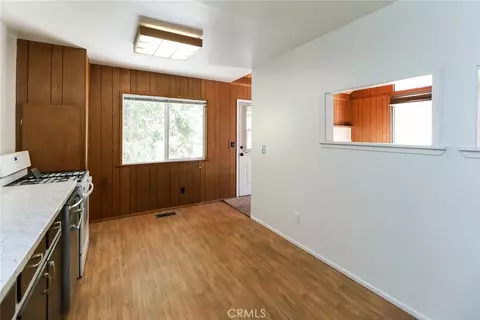 Kitchen - 5291 Orchard Dr, Wrightwood, CA 92397 photo 4 of 5