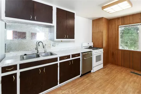 Kitchen - 5291 Orchard Dr, Wrightwood, CA 92397 photo 2 of 5