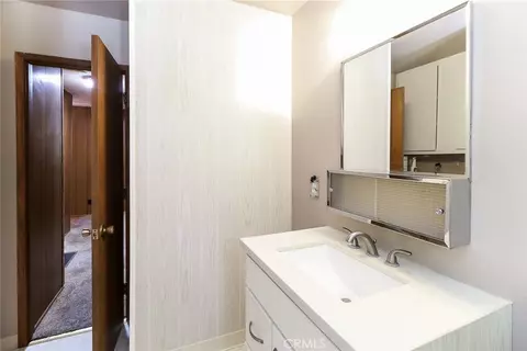 Bath - 5291 Orchard Dr, Wrightwood, CA 92397 photo 4 of 4