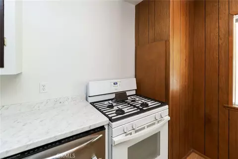Kitchen - 5291 Orchard Dr, Wrightwood, CA 92397 photo 3 of 5