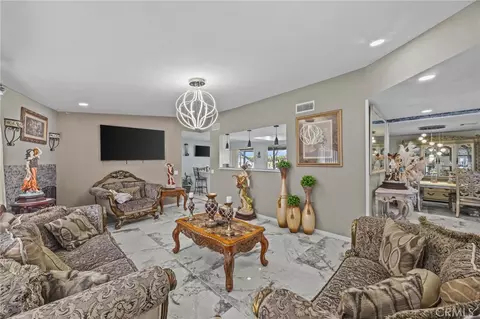 Living - 13288 Choco Rd, Apple Valley, CA 92308 photo 5 of 5