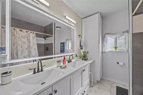 Bath - 13288 Choco Rd, Apple Valley, CA 92308 photo 2 of 3