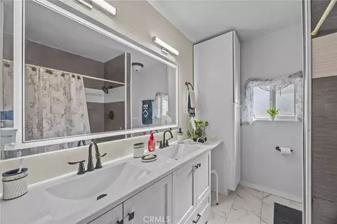 Bath - 13288 Choco Rd, Apple Valley, CA 92308 photo 2 of 3
