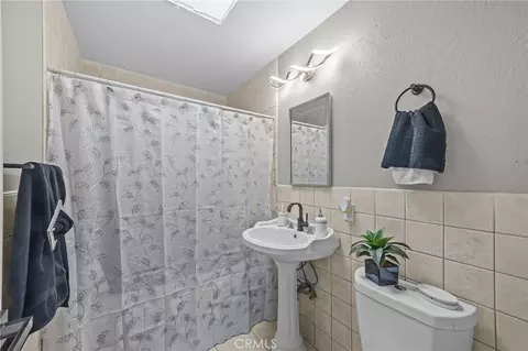 Bath - 13288 Choco Rd, Apple Valley, CA 92308 photo 1 of 3