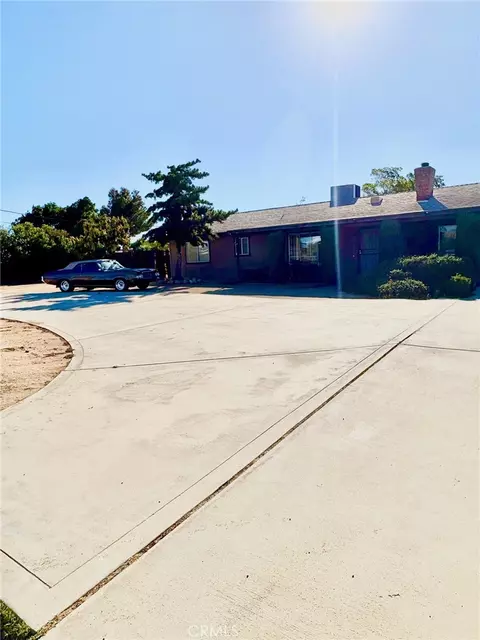 11516 Oakwood Ave, Hesperia, CA 92345