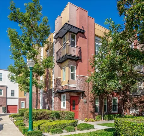 630 W 1st St, Claremont, CA 91711