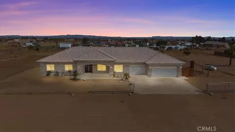 7536 Sunset Rd, Phelan, CA 92371