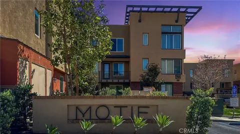 422 W Route 66 #100, Glendora, CA 91740